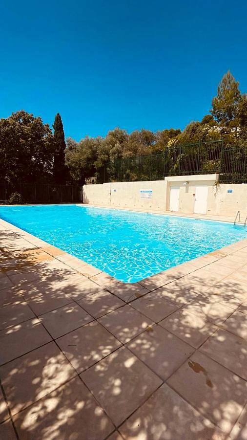 Ferienwohnung für 4 Personen, mit Terrasse und Pool sowie Ausblick - 1