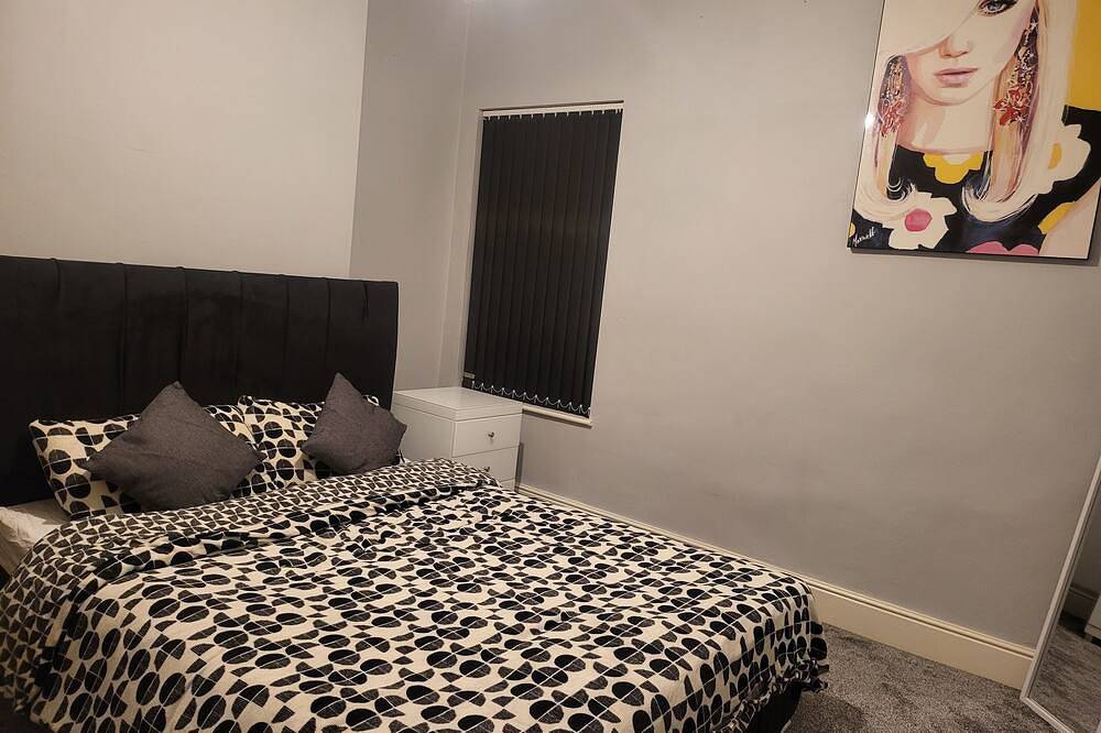 Apartamento entero, 30m from Alton Towers 2bedroom apartment Family budgetfriendly modern amenities in Stoke-on-Trent, Midlands