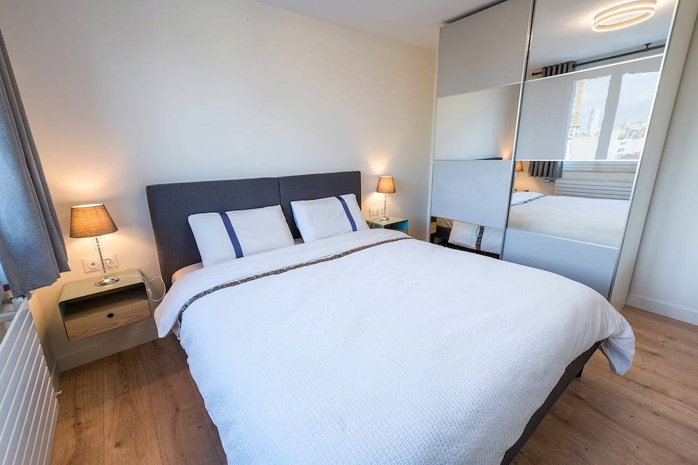 Ganze Wohnung, Air-conditioned suite with king-size bed & private parking near Eurexpo and Chu in Bron, Rhône