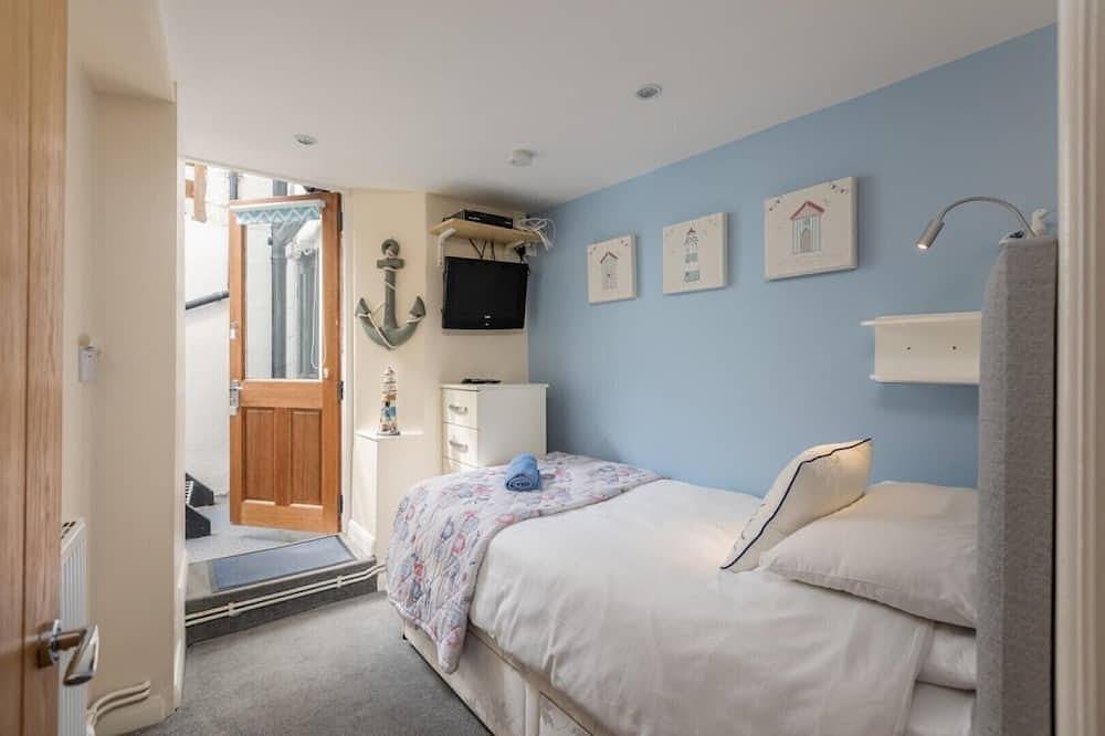 Entire apartment, Cosy Beachside Apartment, Spectacular Views in Picturesque Village. in Sandsend, North York Moors National Park