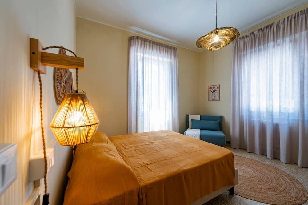 A charming 90-square-meter villa, perfect for six guests, featuring a private street-level entrance.The property is situated in a quiet area of ​​Silvi and enjoys a great location: thanks to a pedestrian path, you can reach the sea in just 10 minutes in Silvi, Côte Adriatique Abruzzes