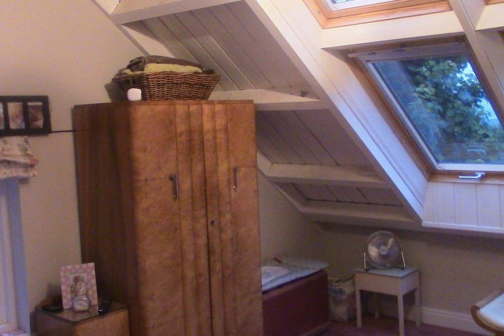The Tin Church with Mountain and Atlantic Ocean Views (Hot Tub and Sauna) in London, South East England