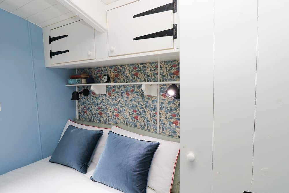 Hazel Nook, pet friendly, character holiday cottage in Narberth in Narberth, Pembrokeshire