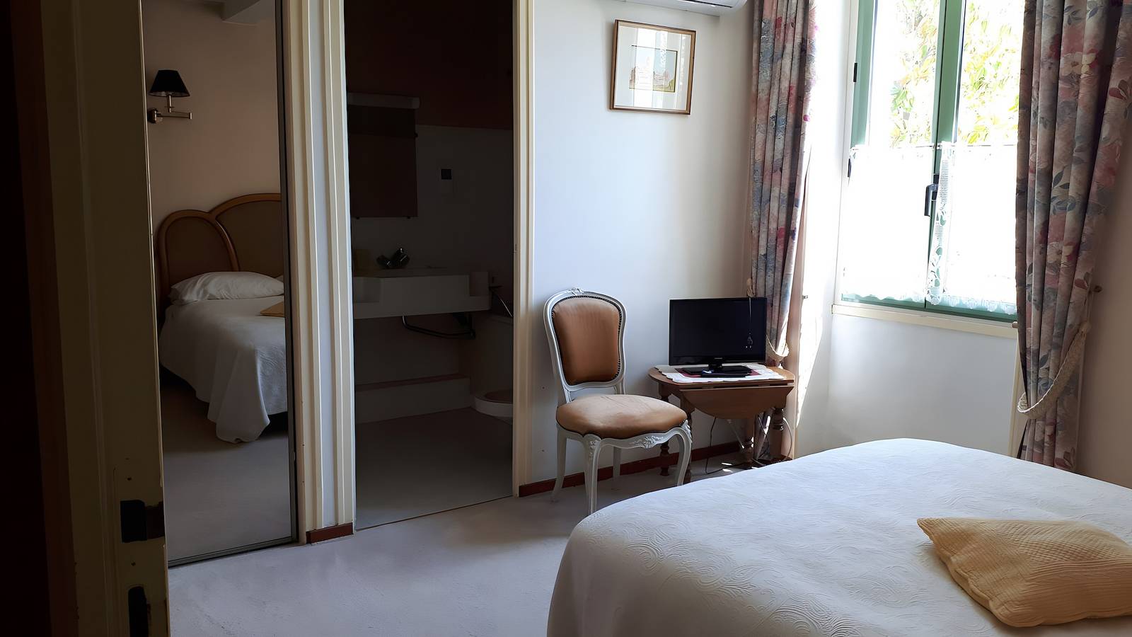 Mas de Bouvau: Zimmer 2 Olea mit Wlan und Klimaanlage in Violès, Vaucluse