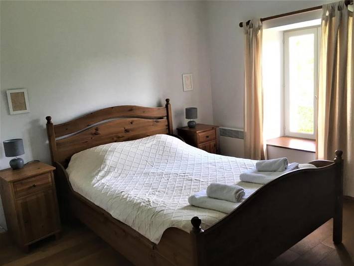 Location de vacances pour 10 personnes, avec vue ainsi que jardin et piscine à Chalais - 3