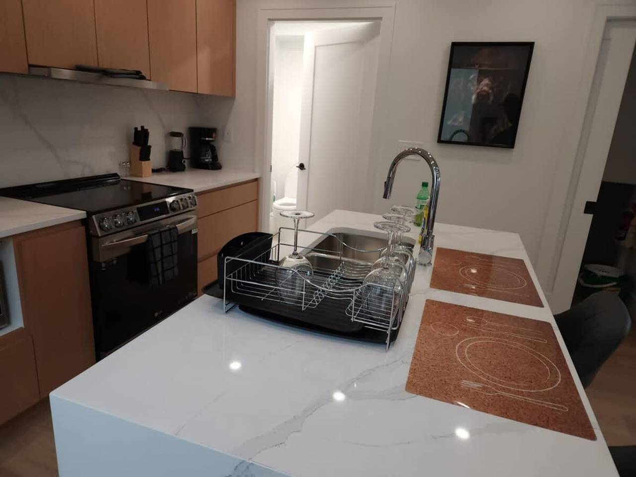 Ganze Wohnung, Spacious Sophistication  2-Bedroom Townhouse in Vancouver, British-Columbia