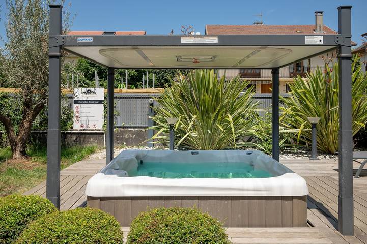 Ganze Wohnung, Gästehaus 'La Suite Des Sommets' mit Gemeinschaftspool, gemeinsamer Terrasse und Klimaanlage in Barberaz, Chambéry und Umgebung