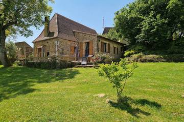 Gîte pour 6 personnes, avec jardin et jacuzzi à Audrix
