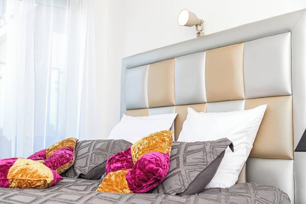 Appartement entier, 🌴Escapade Exotique🌴-Terrasse Privée-❤️Love&Jacuzzi Proche de Paris in Le Plessis-Bouchard, Val-d'Oise