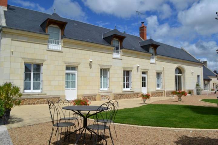 Maison d’hôte pour 2 personnes, avec jardin ainsi que vue et terrasse à Restigné
