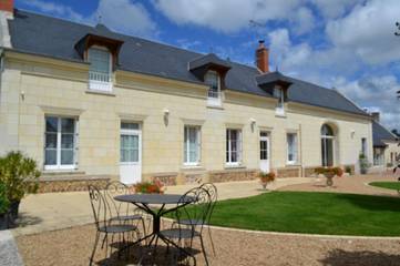 Gîte pour 2 personnes, avec jardin ainsi que terrasse et vue à Restigné