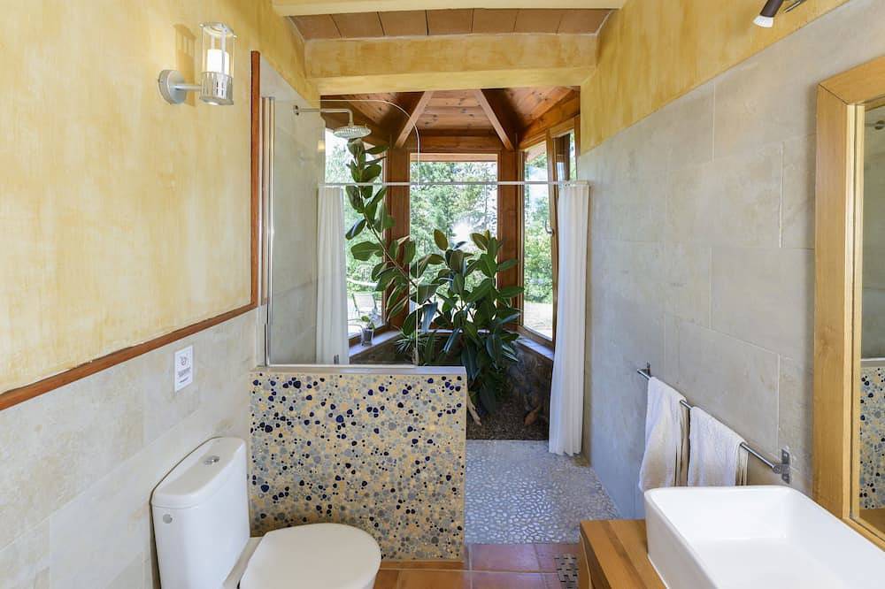 Casa rural con piscina en interior Costa Brava in Lladó, Alt Empordà