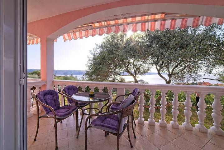 Ferienwohnung für 4 Personen, mit Balkon/Terrasse in Supetarska Draga