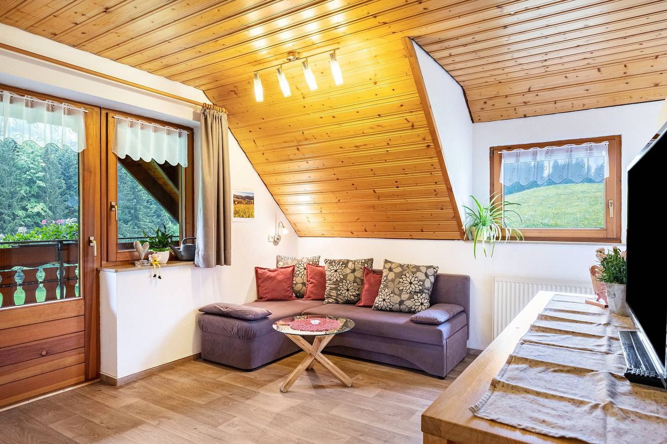 Ganze Wohnung, Ferienwohnung 'Flieder' mit Bergblick, Gemeinschaftsgarten und Wi-Fi in Sankt Märgen, St. Märgen