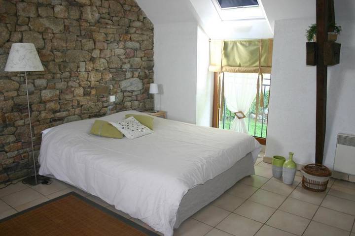 Location de vacances pour 6 personnes, avec vue et jardin à Saint-Marcan - 4
