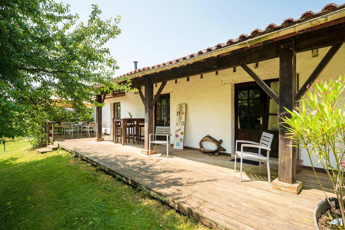 Landhaus 'Lou Tapata' mit Gemeinschaftspool, privater Terrasse und Wlan in Panjas, Gers