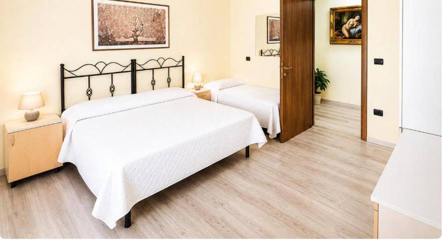 Lumora B&B - Camera Doppia Luce con Wi-Fi e aria condizionata in Crotone, Provincia di Crotone