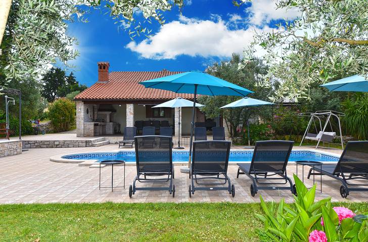 Ferienhaus für 10 Personen, mit Terrasse und Pool - 1
