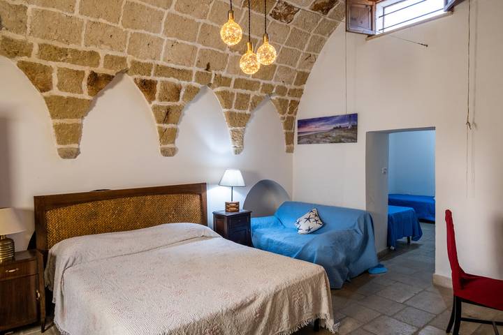 Entire apartment, Apartment 'Panaka - Bottega Dello Speziale' with Private Terrace and Air Conditioning in Corigliano d'Otranto, Lecce Province