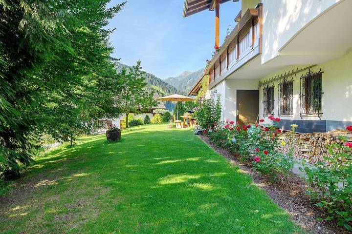 Entire apartment, Holiday Apartment "Eschenleit Mountain View" with Balcony and Wi-Fi in San Pancrazio, Ortler Alps