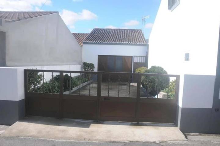 Location de vacances pour 4 personnes, avec jardin à Povoação