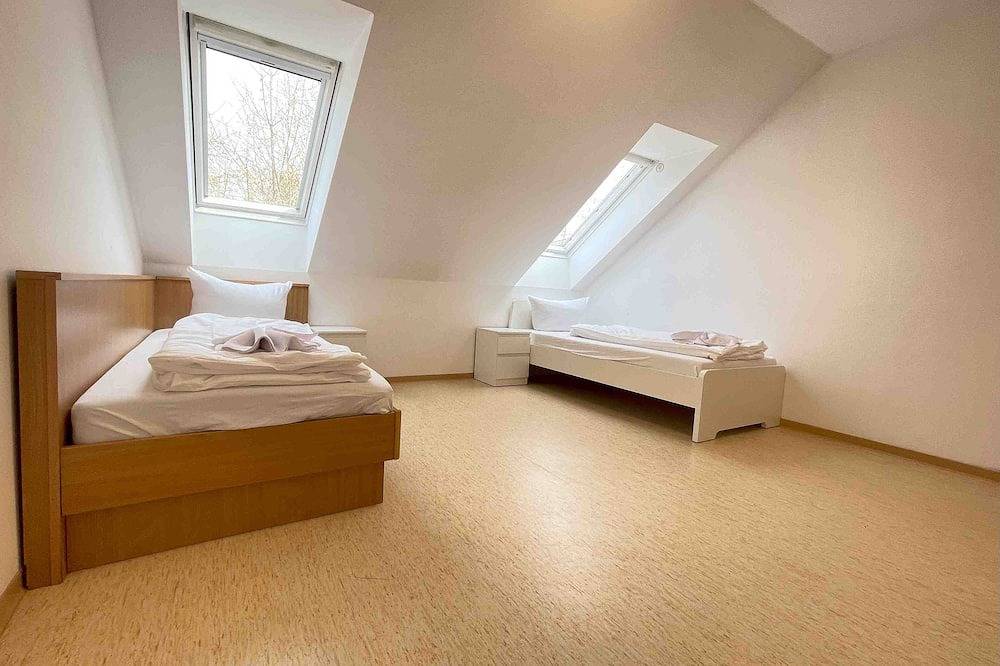 Ganze Wohnung, (Sta1079) Moderne Monteurwohnung mit Balkon in Stamsried, Ostbayern