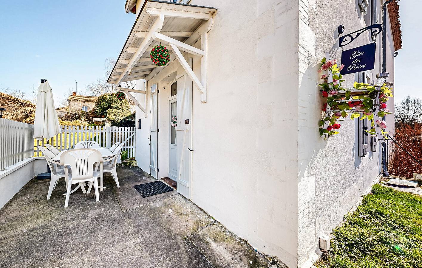 Gartenwohnung mit Parkplatz, WiFi, 100m nach Oradour-Fanais in Oradour-Fanais, Charente