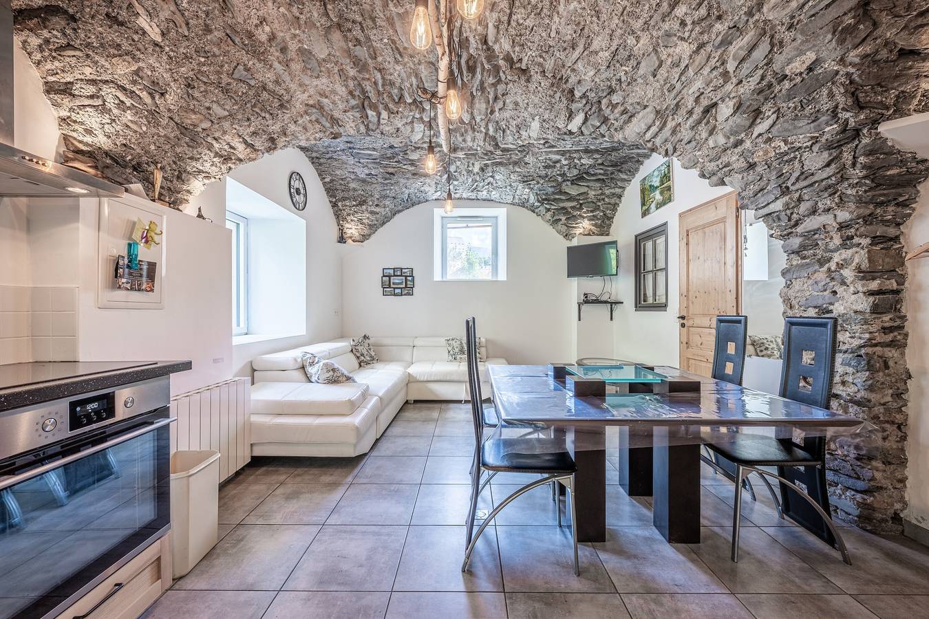 Apartamento entero, Apartamento 'Breizh Chalet - 6 Personnes' con vistas a la montaña, jardín privado y Wi-Fi in Saint-Colomban-des-Villards, Región de Saint-Jean-de-Maurienne