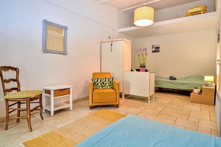 Wunderschönes Haus in Tavel mit Küche in Tavel, Nimes und Umgebung