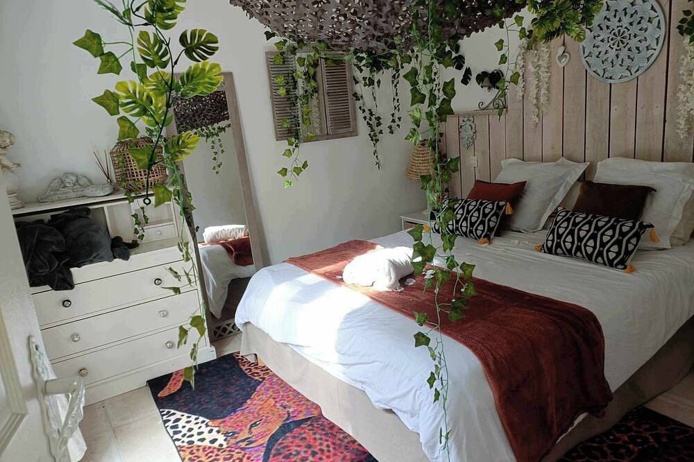 Romanticism, relaxation and exoticism with private Jacuzzi ideal for lovers in La Motte, Draguignan region