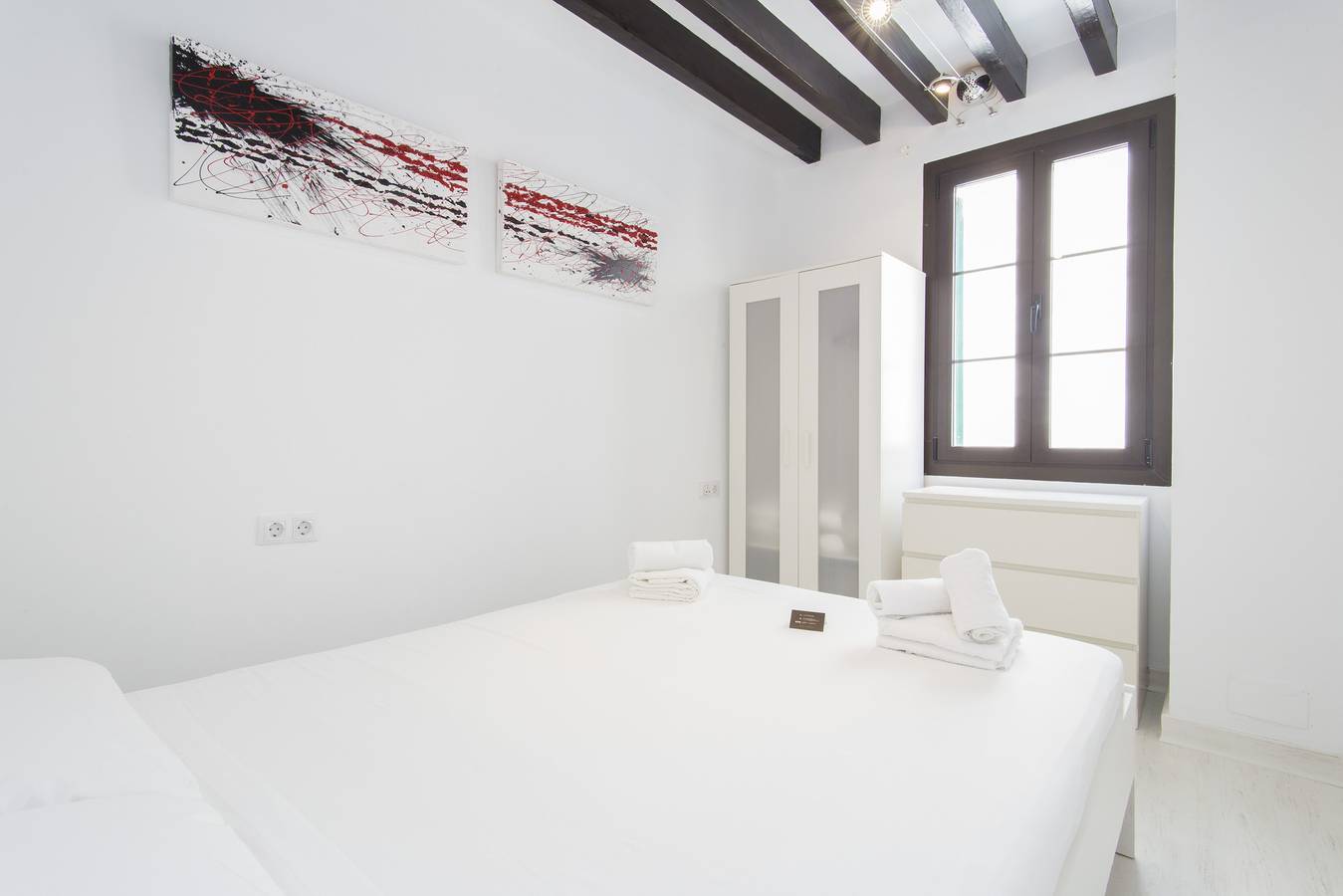 Entire apartment, Black&White Apartment minimum stay 31 nights in Palma Old Town, Palma