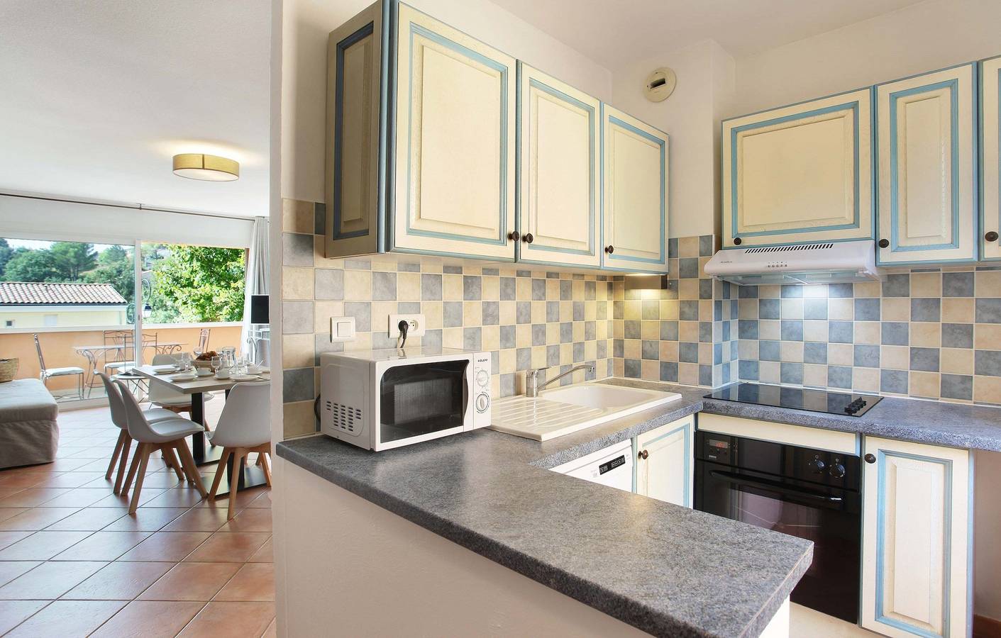 Appartement entier, Appartement de vacances pour 8 personnes avec balcon in Gréoux-les-Bains, Parc naturel régional du Verdon