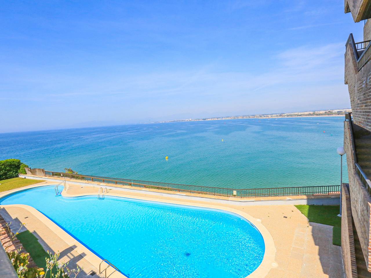 Apartamento entero, Apartamento triplex en Salou con piscina y aparcamiento, cerca del centro in Cala dels Capellans (Salou), Salou