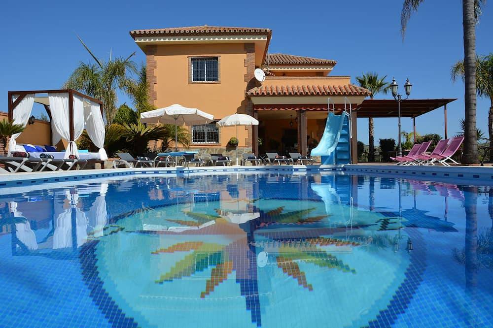 Villa Vereda del Palmar, Bbq, Wifi, private heat pool; for free Sep/Oct in Alhaurín de la Torre, Málaga Province