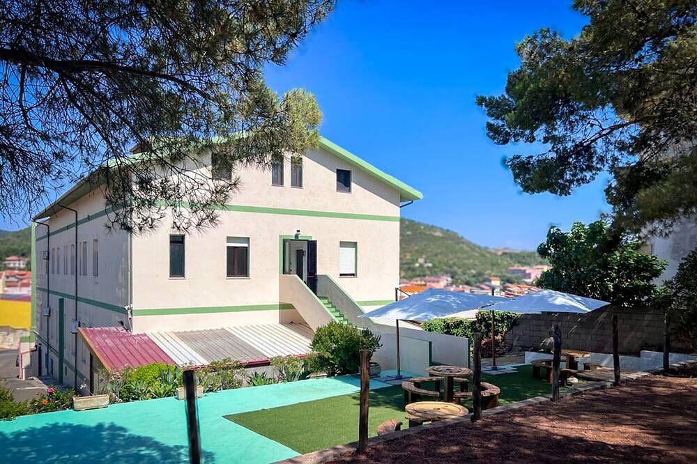 Ganze Wohnung, Einzelzimmer mit privatem Bad in Gonnesa, Iglesiente