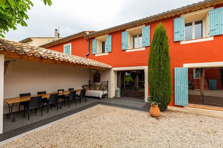 Gîte pour 8 personnes, avec jardin ainsi que terrasse et piscine à Saint-Jurs - 3