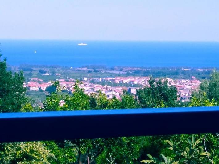 Casa vacanza per 4 persone, con Balcone e Terrazza nonché Giardino e Panorama a Piedimonte Etneo