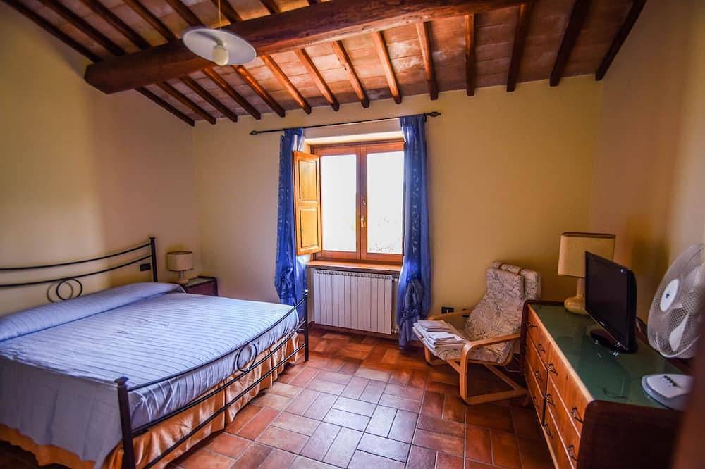 House with private pool/garden 5 km from village. Quiet street & panoramic views in Avigliano Umbro, Terni Provinz