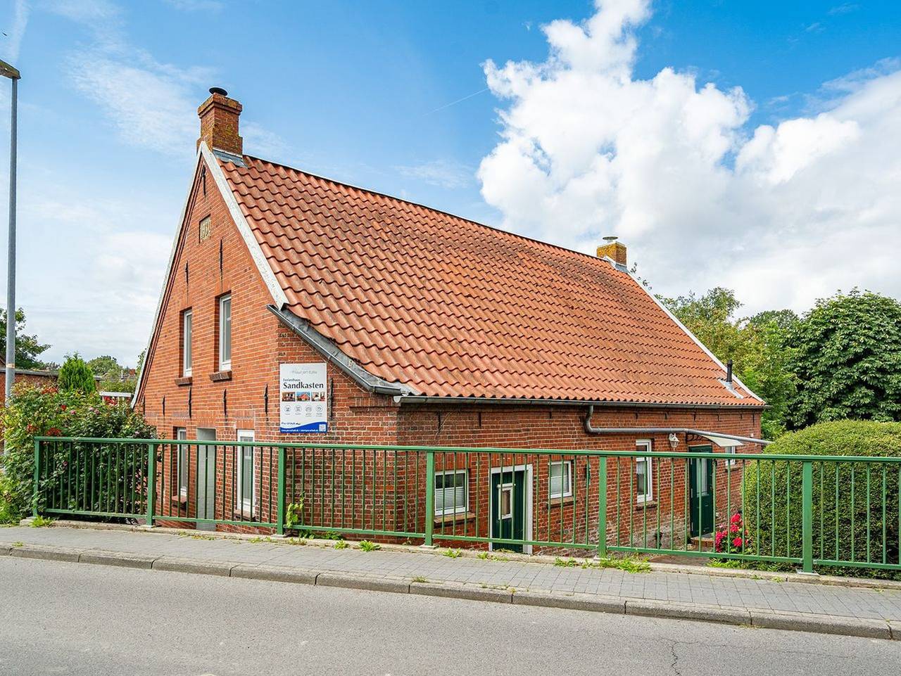 Sandkasten - Historisches 100qm Haus für 4-6 Pers. + Hund mit Kamin, Sauna und großem Garten in Upleward, Krummhörn