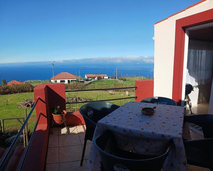 Location de vacances pour 4 personnes, avec Balcon ainsi que Terrasse et Vue dans Achadas da Cruz