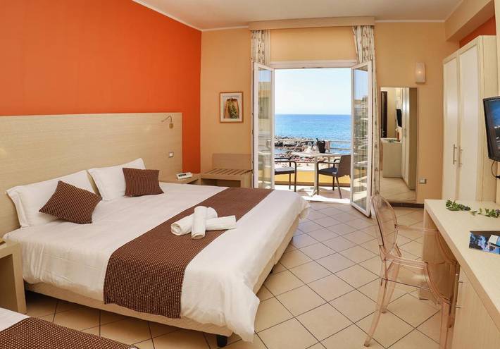 Hôtel pour 3 personnes, avec terrasse et piscine ainsi que sauna et vue, animaux acceptés