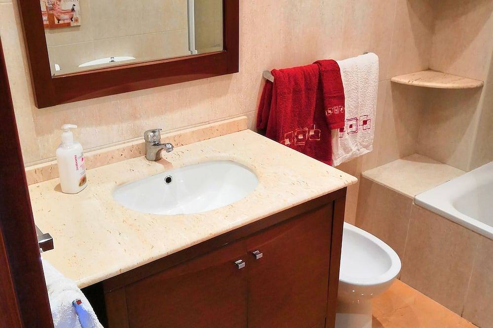 Entire apartment, Lovely ground floor with garden and terrace in urbanizac with pool in Gama, Bárcena de Cicero