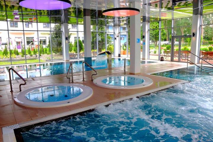 Ferienanlage für 3 Personen, mit Whirlpool und Pool sowie Garten und Sauna in Polen
