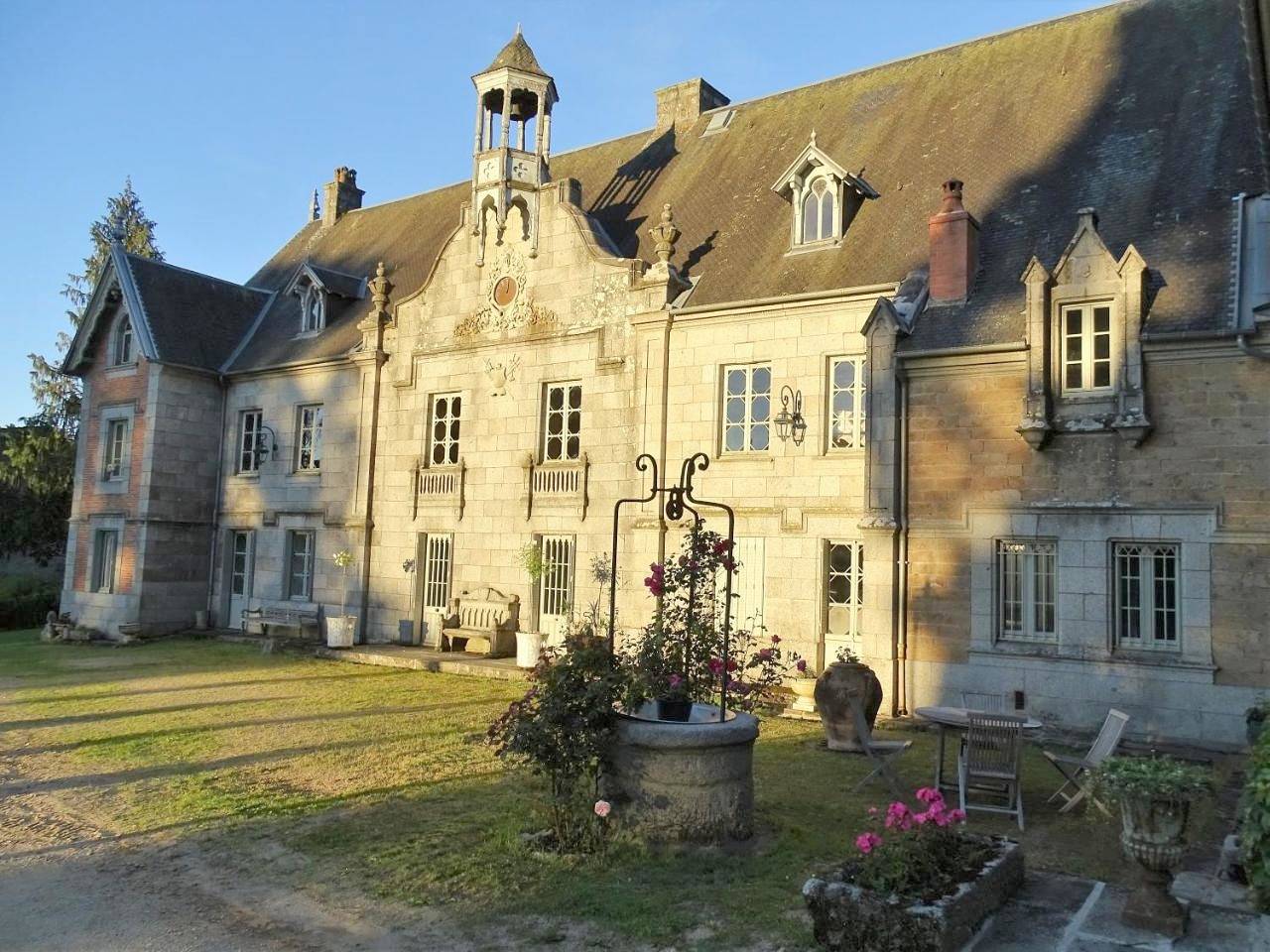 Two-Bedroom Suite in Crocq, Parc Naturel Régional de Millevaches en Limousin