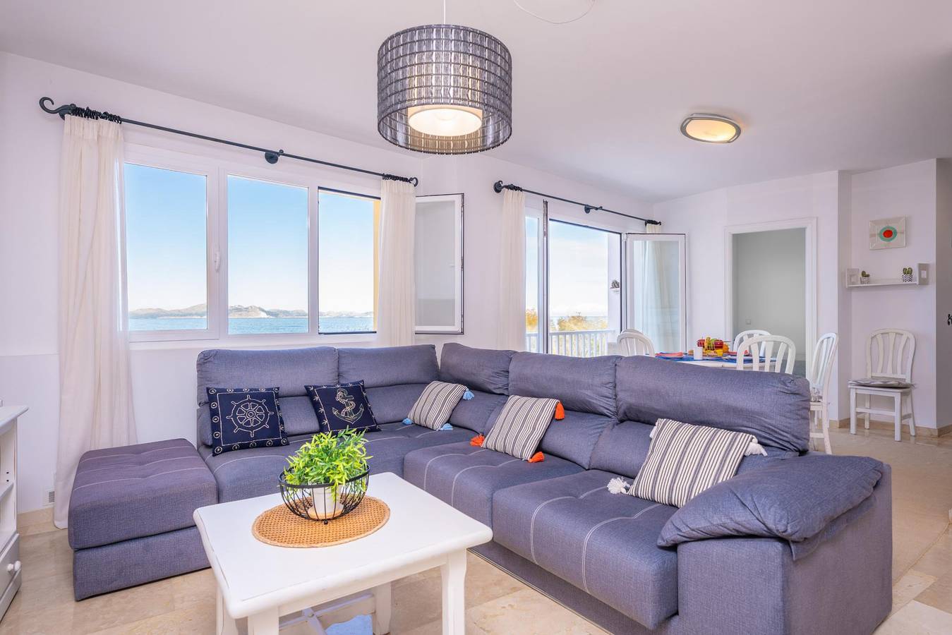 Entire holiday apartment, Brisa Marina - Modern seafront apartment in Colònia de Sant Pere - Free Wi-Fi in Colònia de Sant Pere, Artà