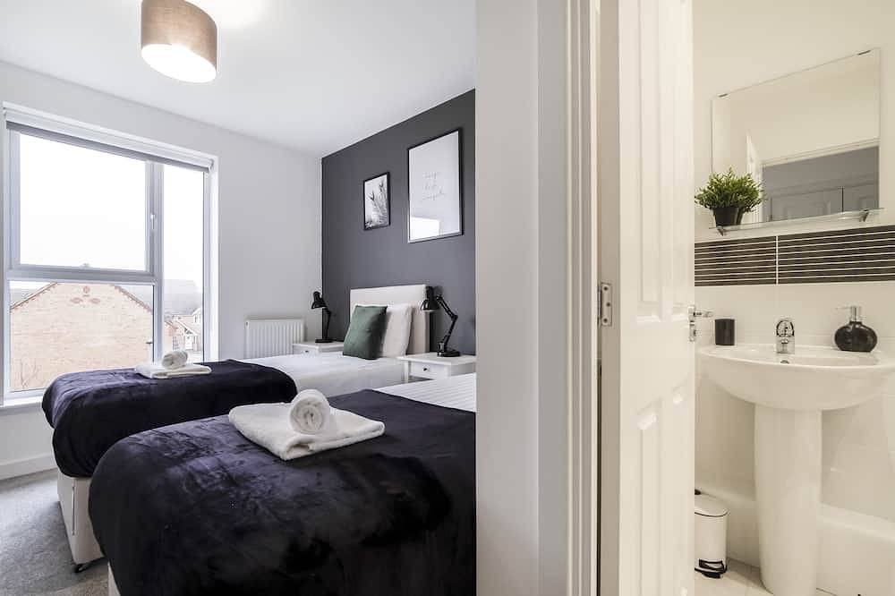 Entire apartment, 🌟30% Off 28+ nights stays - Superb St John's Central Apartment🌟 in Peterborough