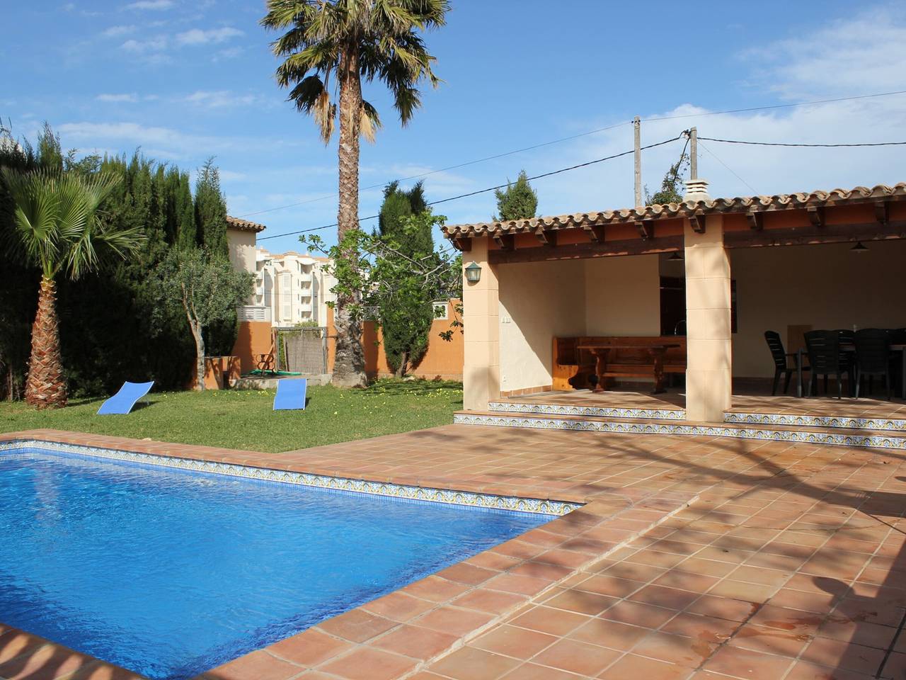 Villa en Denia para 8 personas con piscina privada, cerca de playa y servicios, ideal para familias in Las Marinas, Dénia