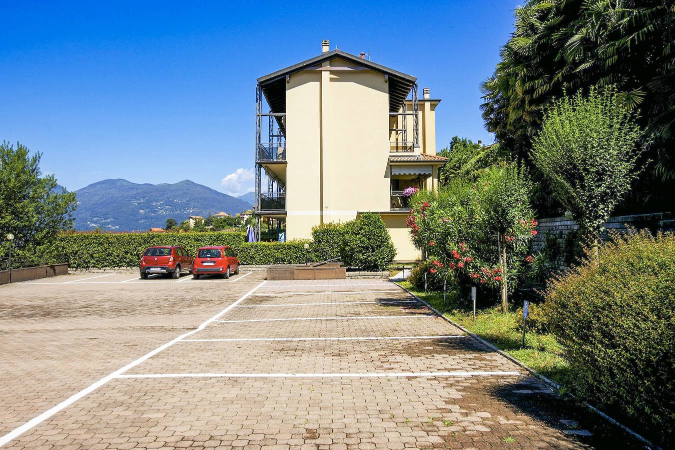 Geheel appartement, Vakantieappartement voor 3 personen met uitzicht op het meer in Luino, Comune di Luino