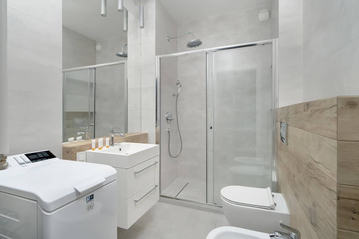 Ganze Wohnung, Elegant Apartment | Balcony, Parking, Close to Market Square in Posen, Großpolen