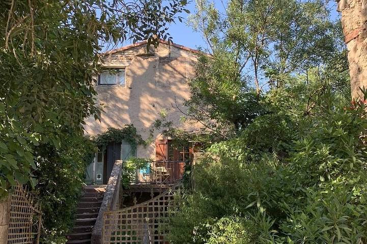 Location de vacances pour 9 personnes, avec jardin et terrasse à La Tour-sur-Orb